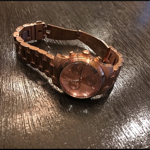 Michael Kors gold watch - Picture 3 of 7